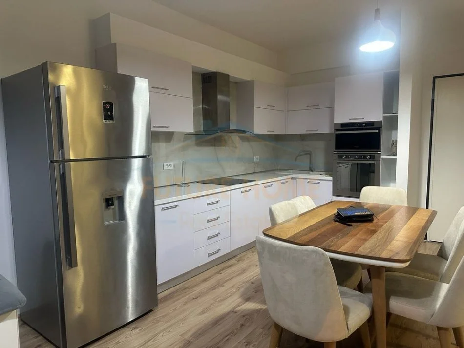 Tirane, jepet me qera apartament 2+1+Ballkon Kati 2, 100 m² 800 € (Liqeni i Thate)