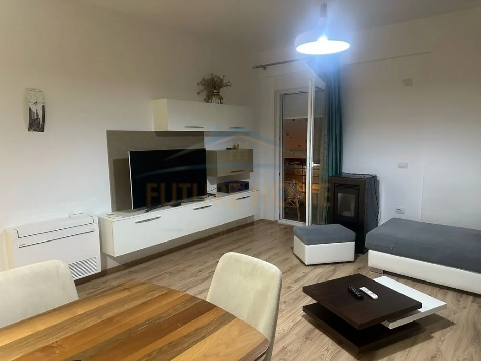Tirane, jepet me qera apartament 2+1+Ballkon Kati 2, 100 m² 800 € (Liqeni i Thate)
