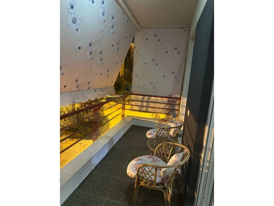 Tirane, jepet me qera apartament 2+1+Ballkon Kati 2, 100 m² 800 € (Liqeni i Thate)
