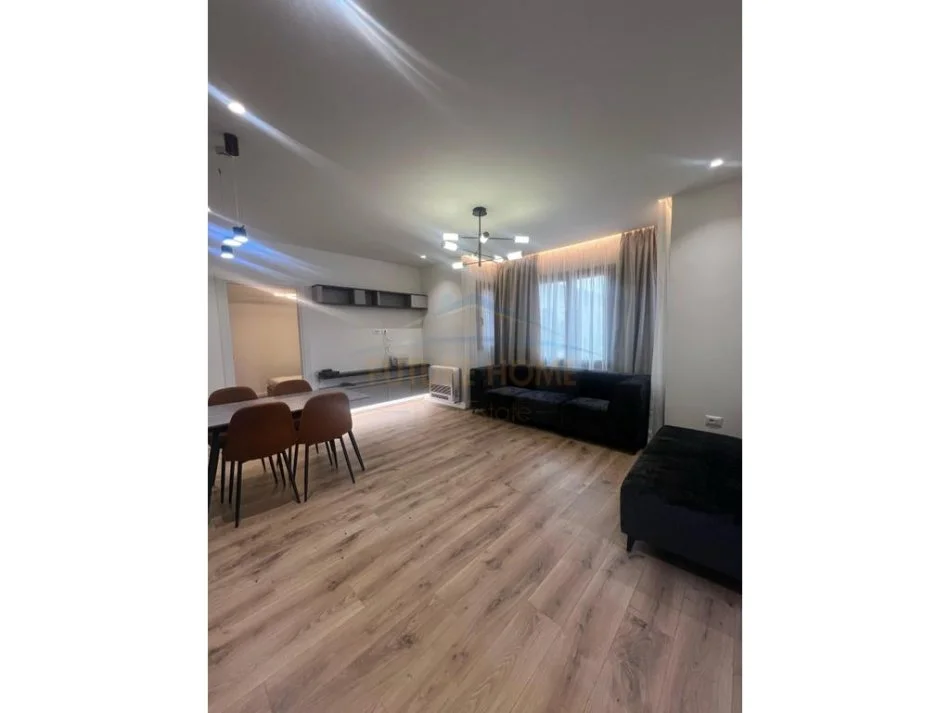Tirane, jepet me qera apartament 2+1+Ballkon Kati 2, 700 € (Selite)