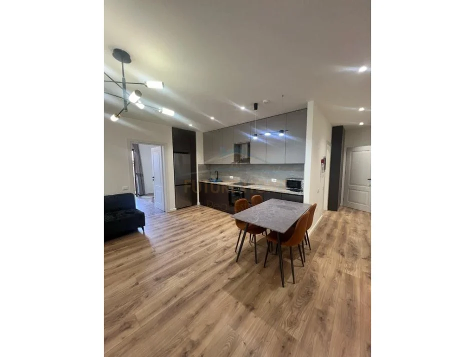 Tirane, jepet me qera apartament 2+1+Ballkon Kati 2, 700 € (Selite)