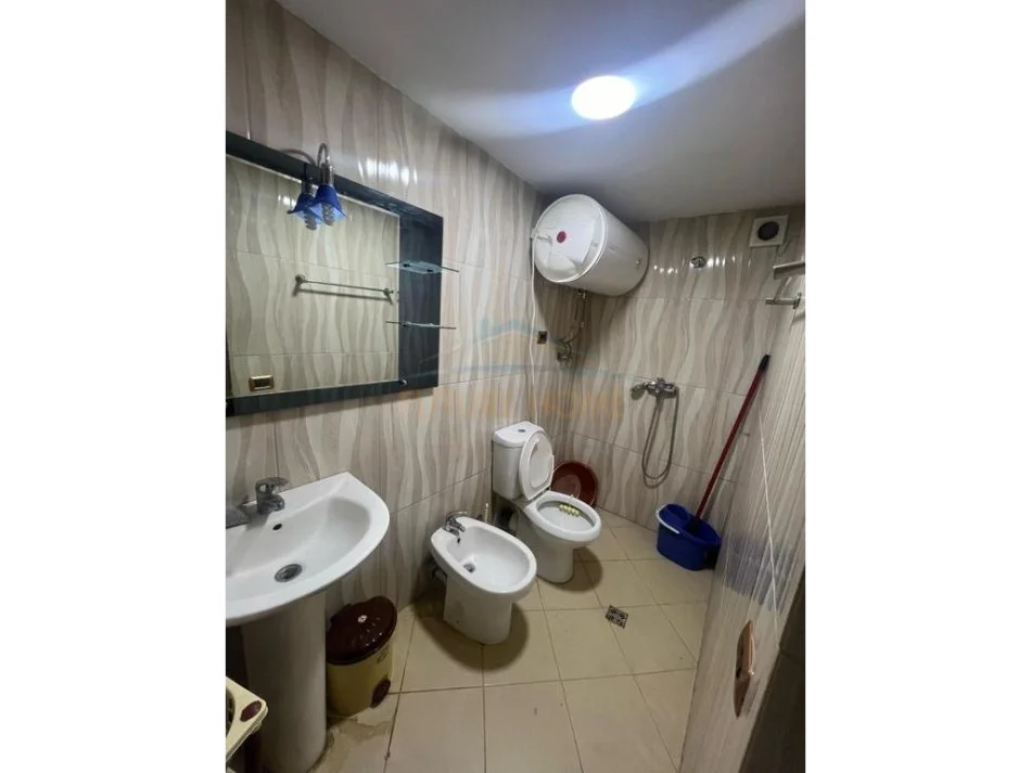 Tirane, jepet me qera apartament duplex 1+1 Kati 0, 37 m² 320 € (Duplex)