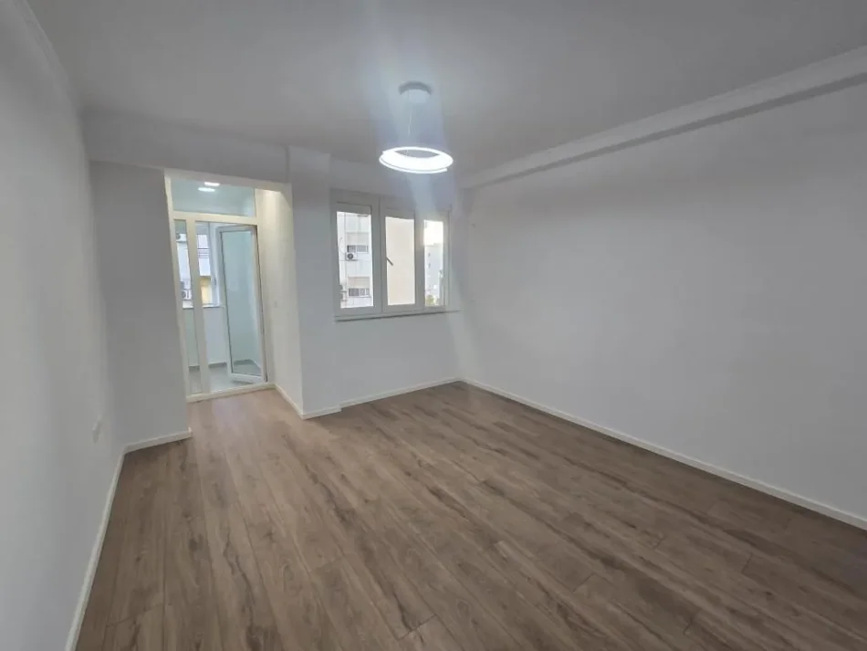 Tirane, shitet apartament 1+1 Kati 7, 115.000 € (Don Bosko)