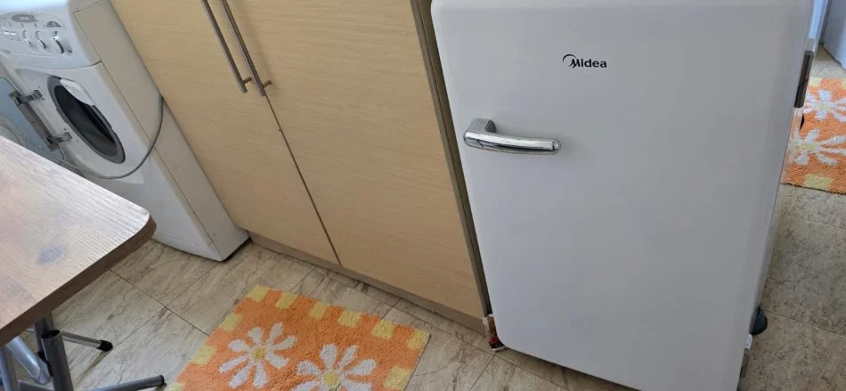 Tirane, jepet me qera vetem 1 dhome 1+1 Kati 3, 380 € (Rruga emin duraku)