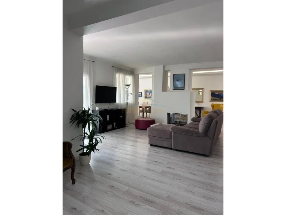 Tirane, shitet apartament 2+1 Kati 10, 197 m² 600.000 € (Blloku.)