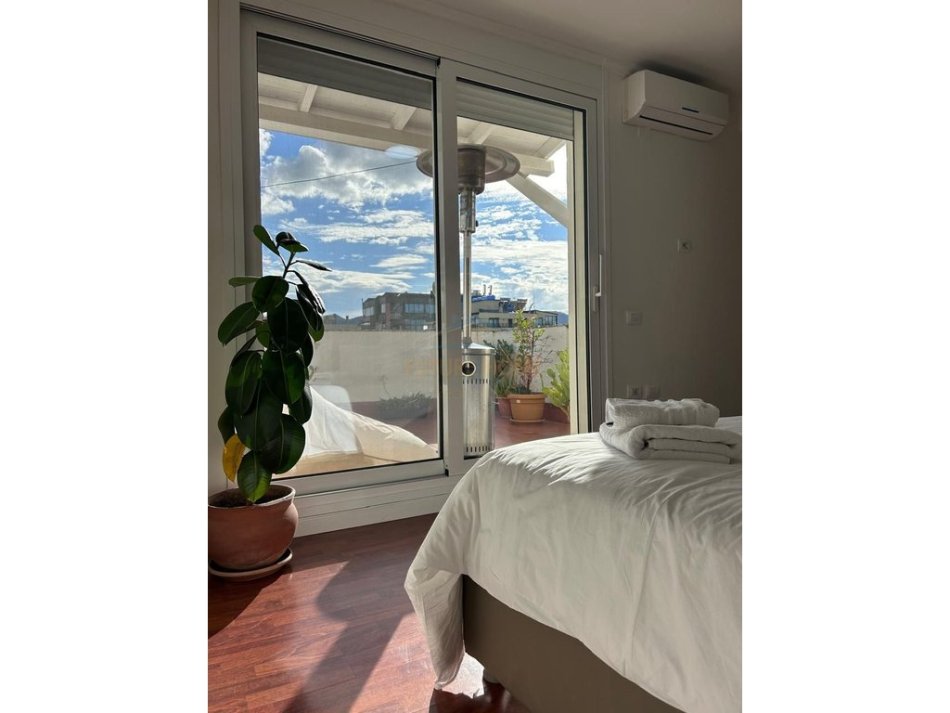 Tirane, shitet apartament 2+1 Kati 10, 198 m² 600.000 € (Blloku)