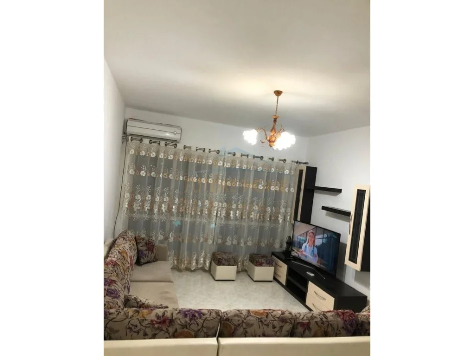 Tirane, shitet apartament 2+1+Ballkon Kati 3, 85 m² 154.000 € (Fusha e Aviacionit)