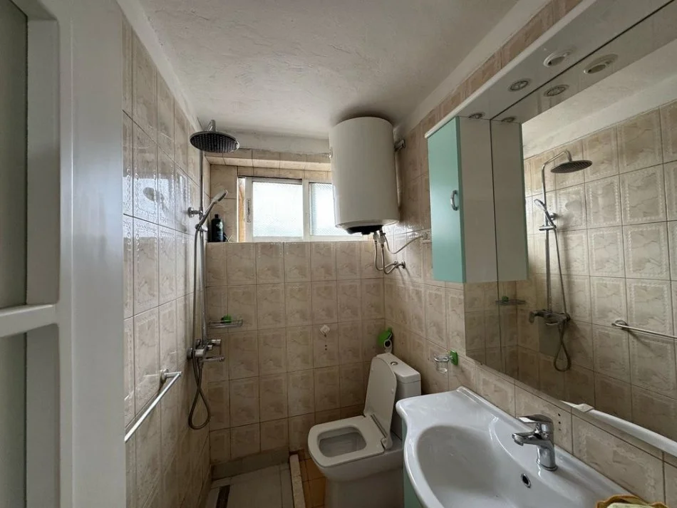 Tirane, jepet me qera 2+1 Kati 5, 60 m² 500 € (Rruga Ferit Xhajko,)