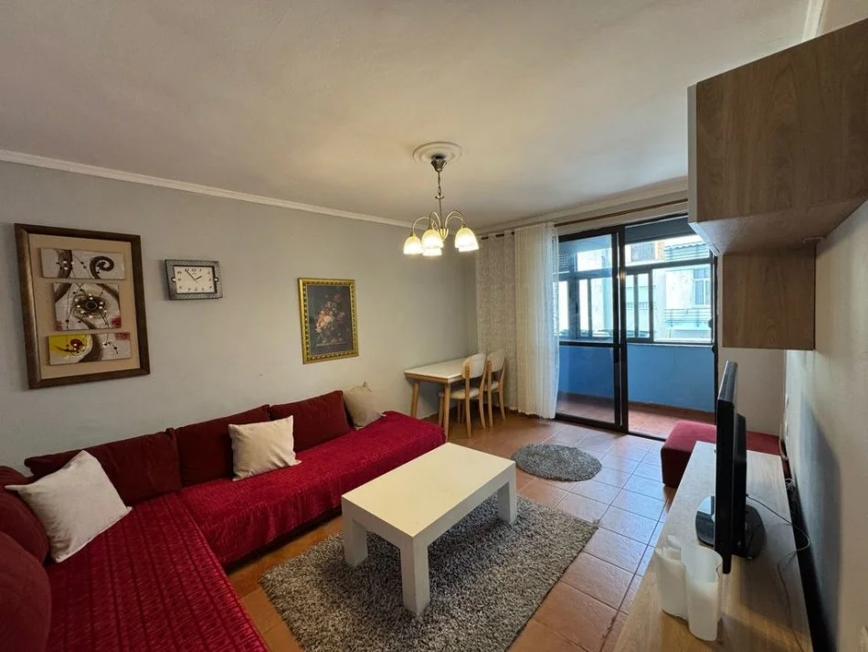 Tirane, jepet me qera 2+1 Kati 5, 60 m² 500 € (Rruga Ferit Xhajko,)