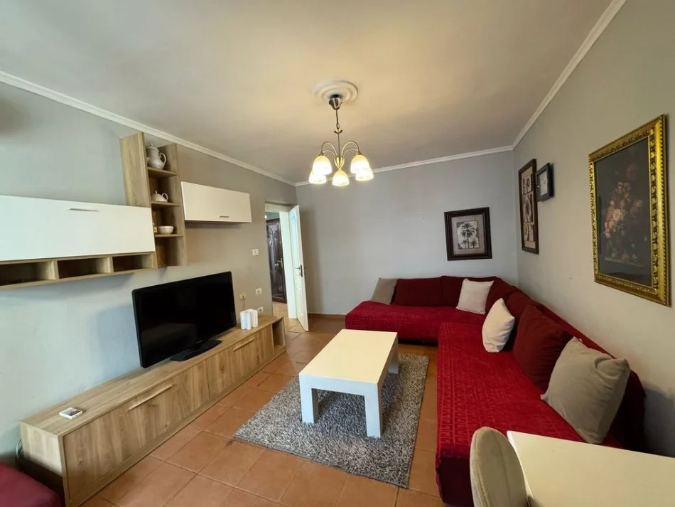 Tirane, jepet me qera 2+1 Kati 5, 60 m² 500 € (Rruga Ferit Xhajko,)
