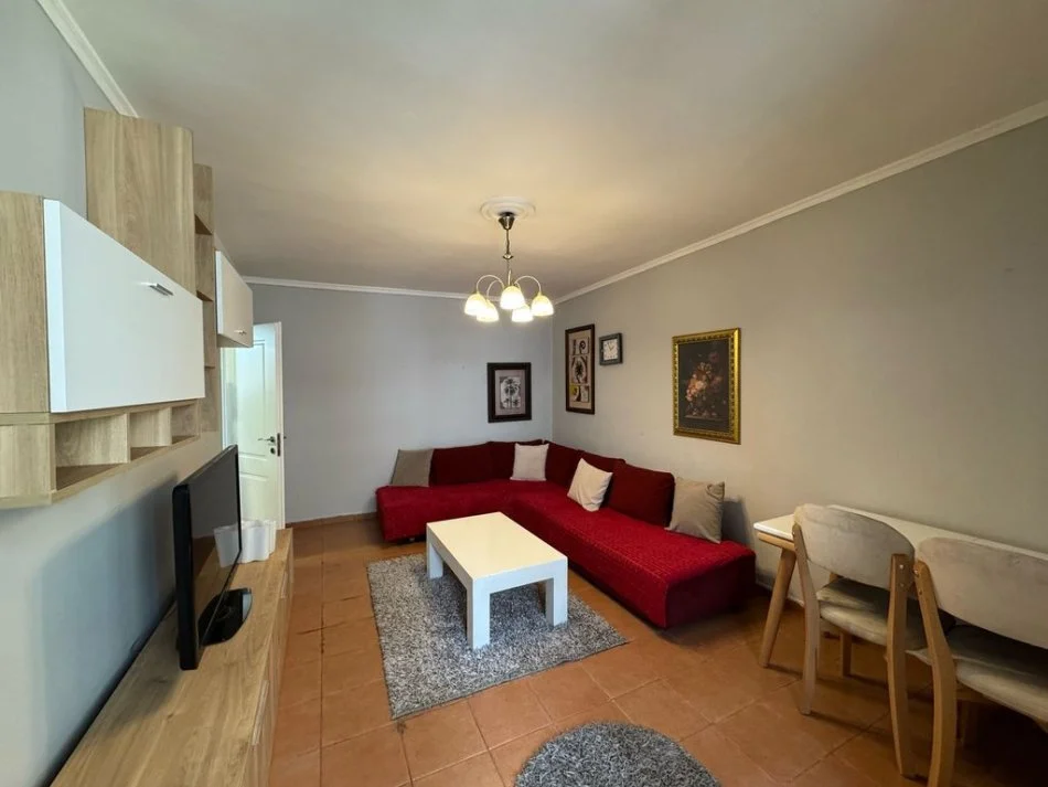 Tirane, jap me qera apartament 2+1 Kati 5, 60 m² 500 € (Rruga Ferit Xhajko)