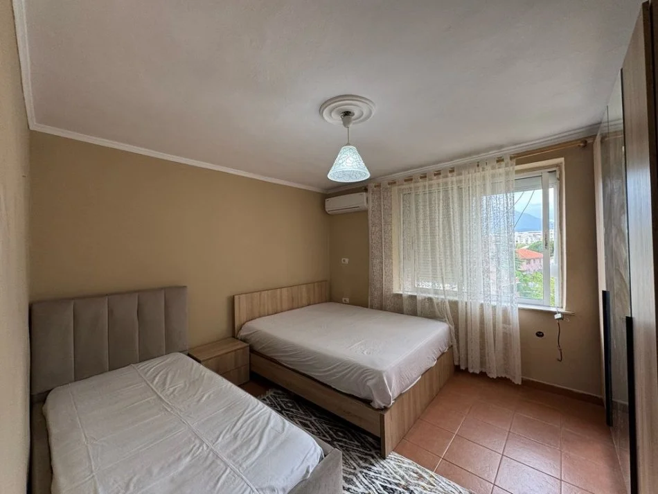 Tirane, jepet me qera apartament 2+1 Kati 5, 60 m² 500 € (Rruga Ferit Xhajko)
