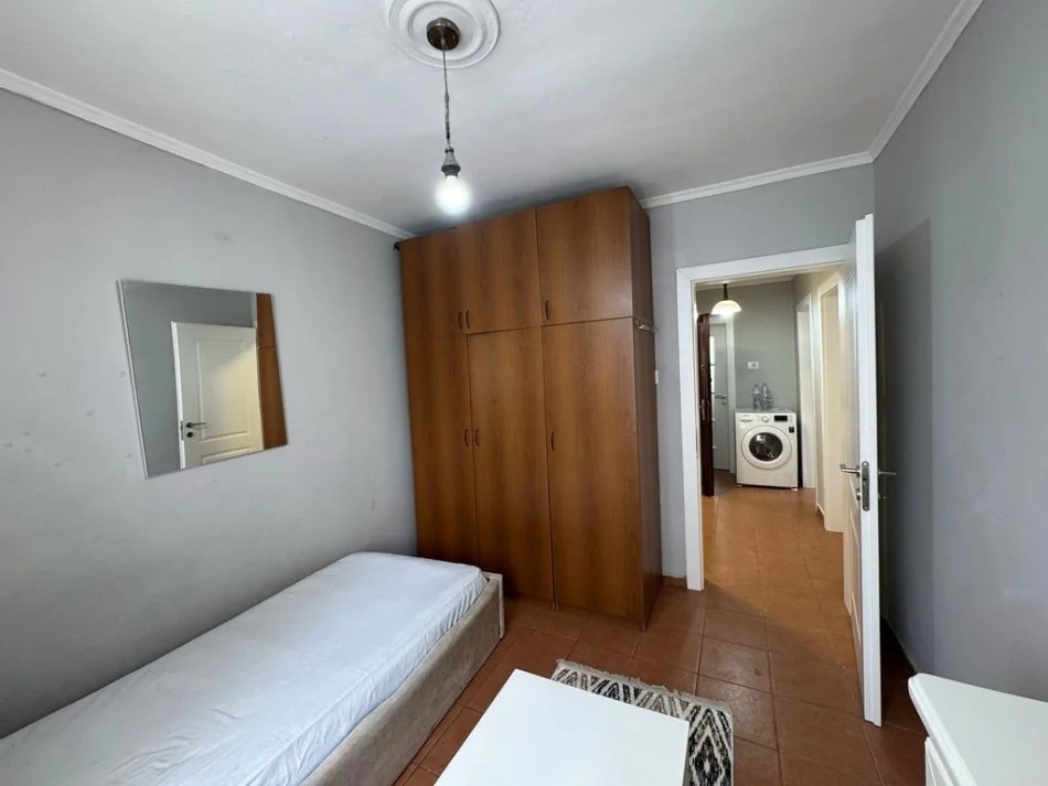 Tirane, jap me qera apartament 2+1 Kati 5, 60 m² 500 € (Rruga Ferit Xhajko)