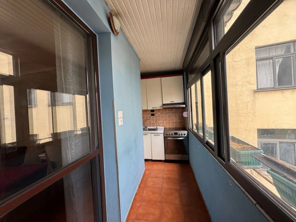 Tirane, jepet me qera 2+1 Kati 5, 60 m² 500 € (Rruga Ferit Xhajko,)