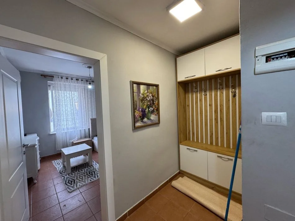 Tirane, jap me qera apartament 2+1 Kati 5, 60 m² 500 € (Rruga Ferit Xhajko)