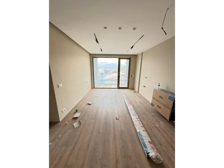 Tirane, shitet apartament 1+1+Ballkon Kati 1, 125.000 € (Ish Dogana)