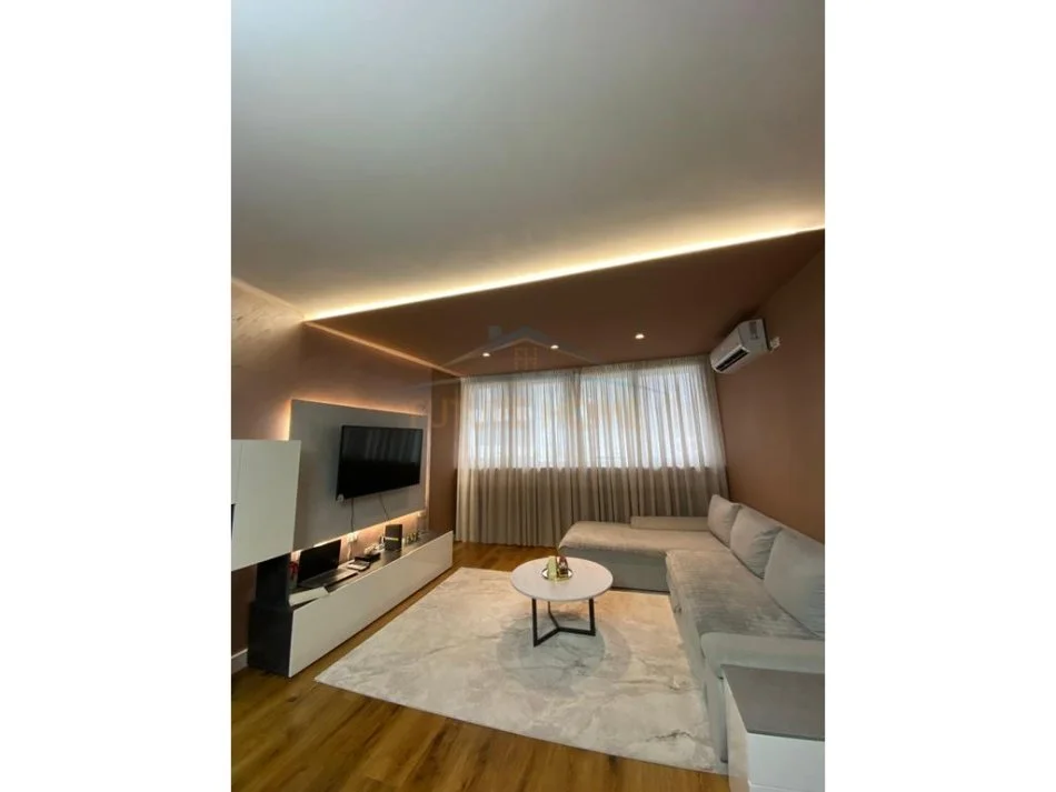 Tirane, shitet apartament 3+1+Ballkon Kati 9, 122 m² 248.000 € (Rruga e Kavajës,Tirane.)