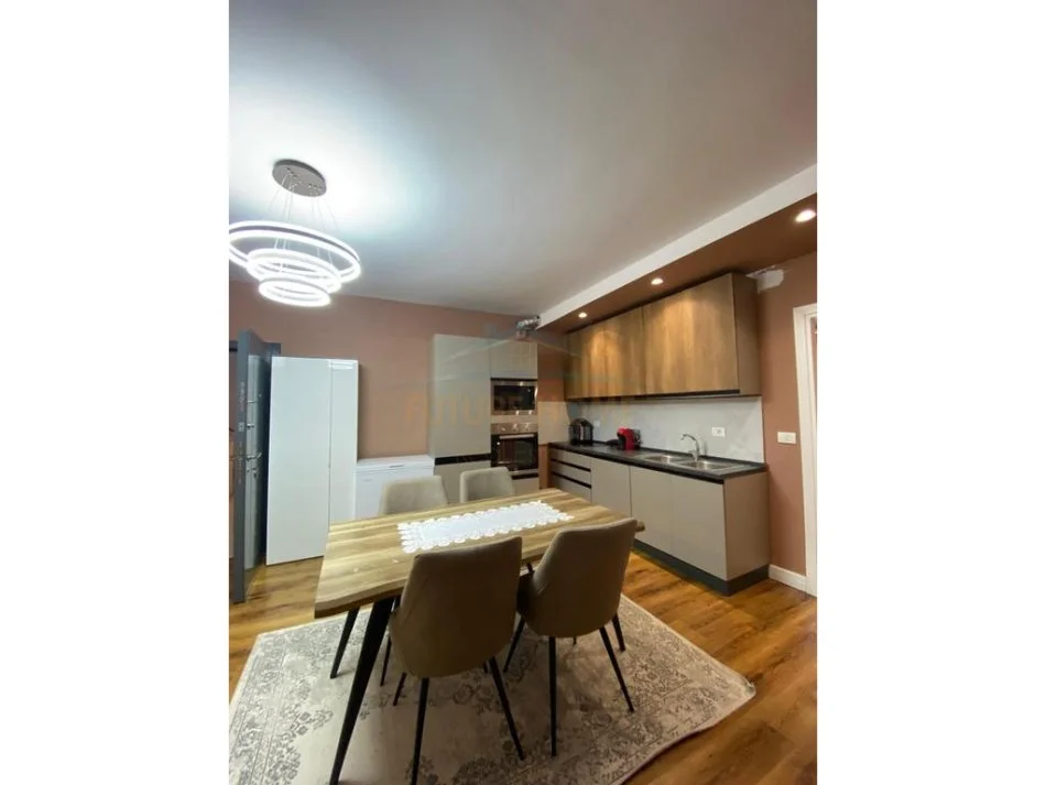 Tirane, shitet apartament 3+1+Ballkon Kati 9, 122 m² 248.000 € (Rruga e Kavajës,Tirane.)