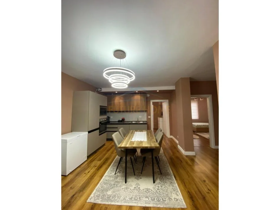Tirane, shitet apartament 3+1+Ballkon Kati 9, 122 m² 248.000 € (Rruga e Kavajës,Tirane.)