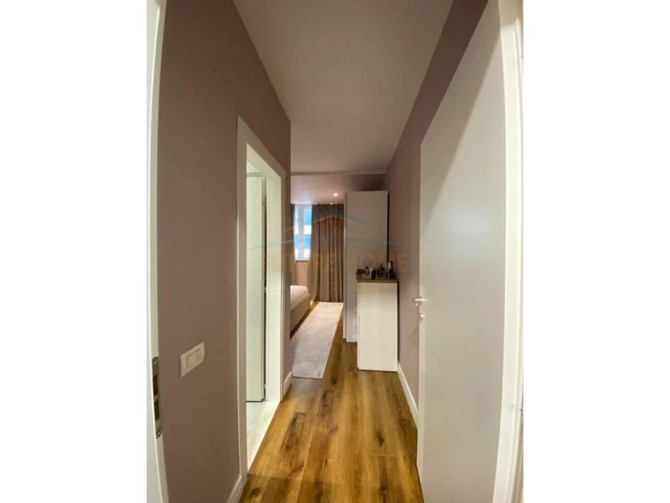 Tirane, shitet apartament 3+1+Ballkon Kati 9, 122 m² 248.000 € (Rruga e Kavajës,Tirane.)