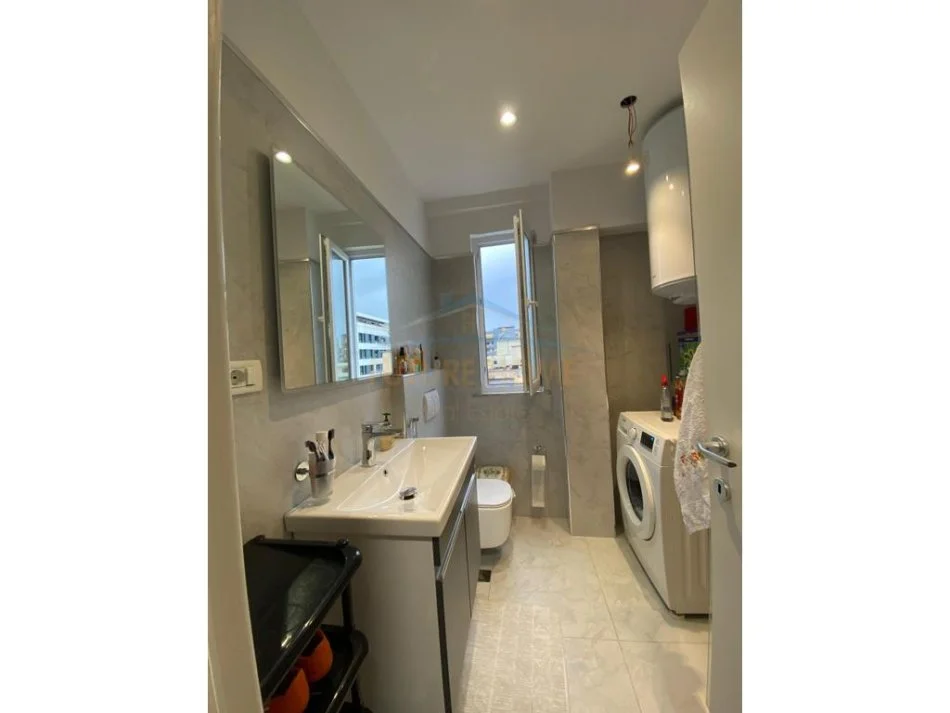 Tirane, shitet apartament 3+1+Ballkon Kati 9, 122 m² 248.000 € (Rruga e Kavajës,Tirane.)