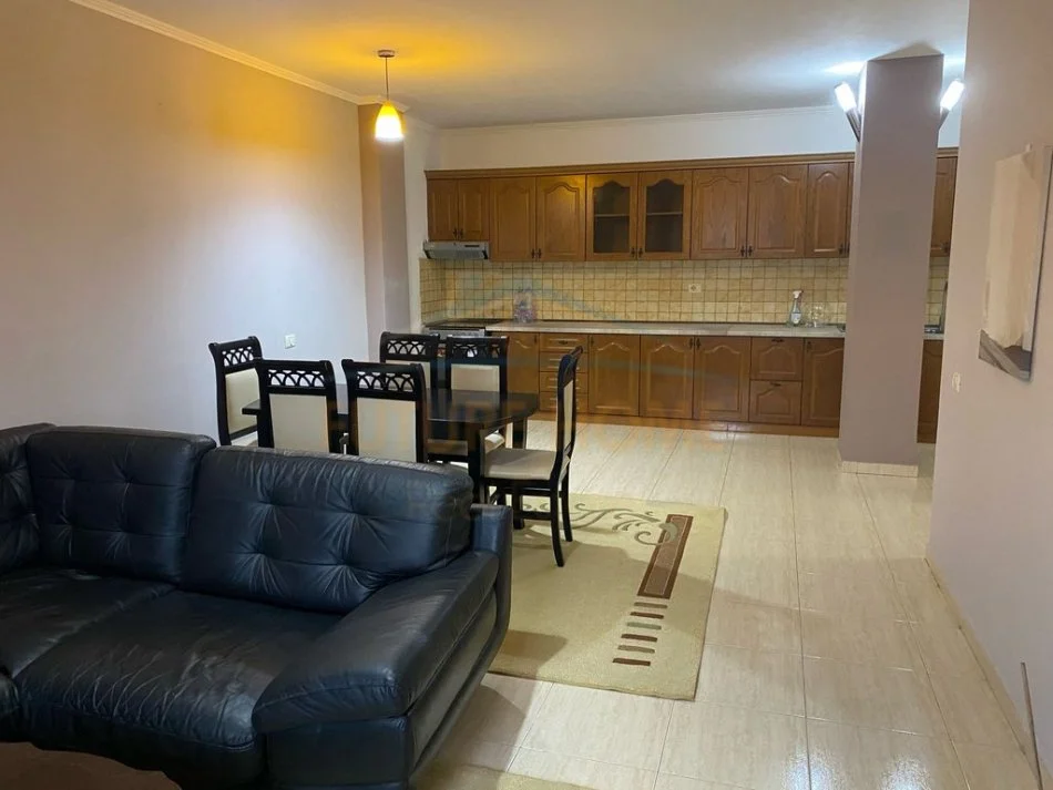 Tirane, jepet me qera apartament 2+1 Kati 9, 100 m² 550 € 