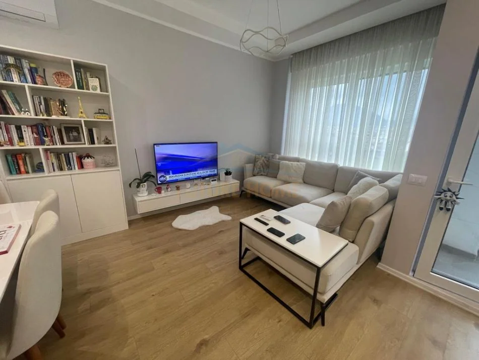 Tirane, jepet me qera apartament 1+1+Ballkon Kati 4, 60 m² 550 € (Jordan Misja)