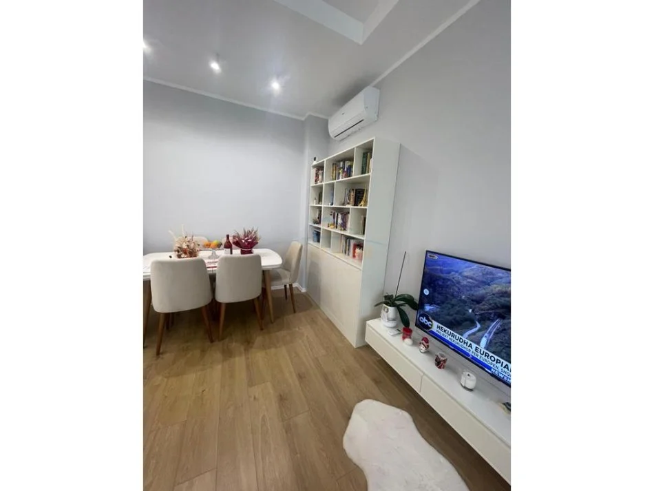 Tirane, jepet me qera apartament 1+1+Ballkon Kati 4, 60 m² 550 € (Rruga Jordan Misja)