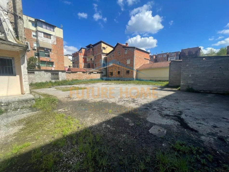 Tirane, jepet me qera ambjent biznesi Kati 0, 600 m² 700 € (Rruga Siri Kodra)