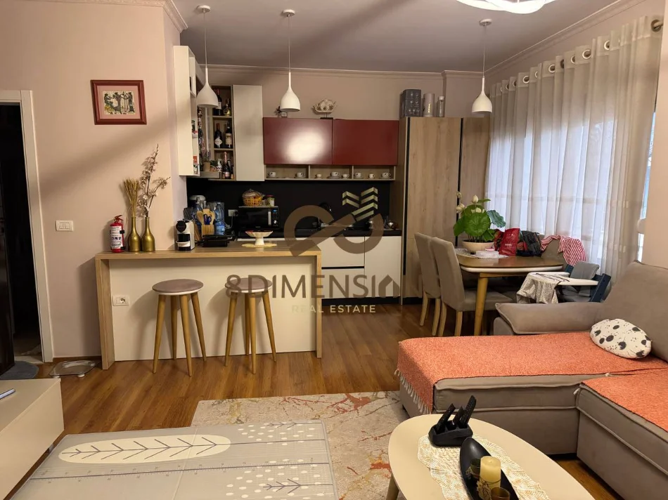 Tirane, jepet me qera apartament 1+1+Ballkon Kati 6, 63 m² 800 € (liqeni artificial i tiranes)