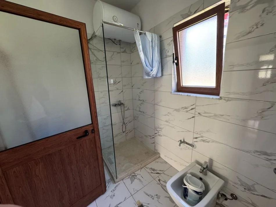 Tirane, jepet me qera apartament 2+1 Kati 1, 110 m² 400 € (Unaza e Re)