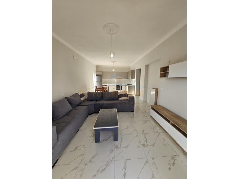 Durres, jepet me qera apartament 2+1 Kati 3, 90 m² 300 € (Kenet)