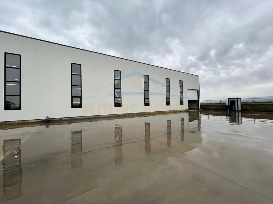 Durres, jepet me qera ambjent biznesi Kati 0, 3.600 m² 3.000 € (shinavlash)