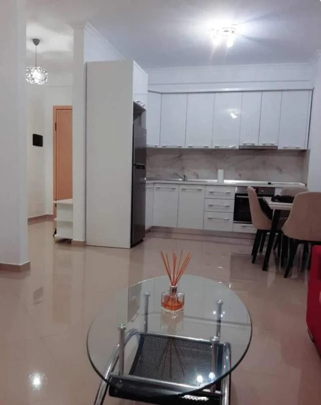 Tirane, shitet Kati 6, 74 m² 140.000 Euro