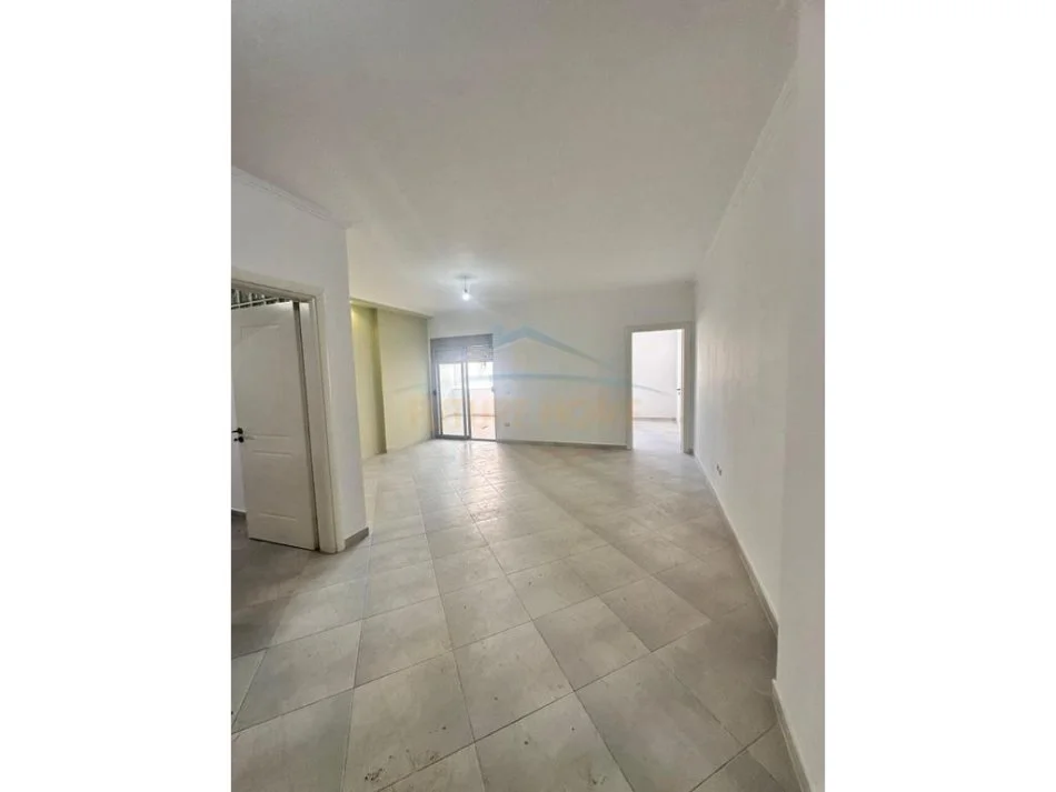 Durres, jepet me qera apartament 2+1+Ballkon Kati 5, 96 m² 350 € (UKD ,Durres)
