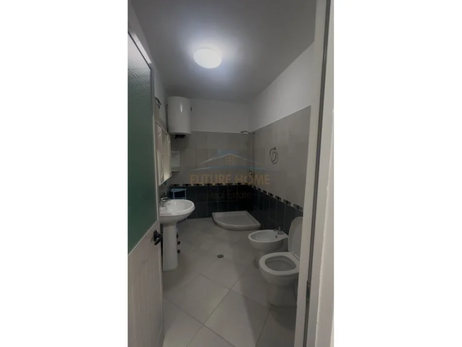 Durres, jepet me qera apartament 2+1+Ballkon Kati 5, 96 m² 350 € (UKD ,Durres)