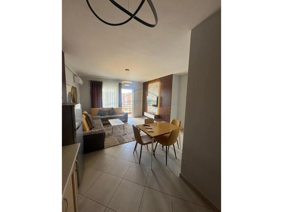 Tirane, jepet me qera apartament 1+1+Ballkon Kati 7, 70 m² 500 € (5 Maji)