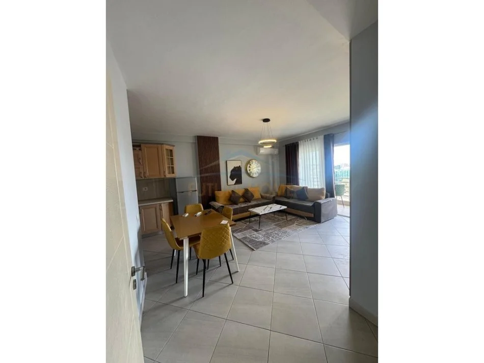 Tirane, jepet me qera apartament 1+1+Ballkon Kati 7, 70 m² 500 € (5 Maji)