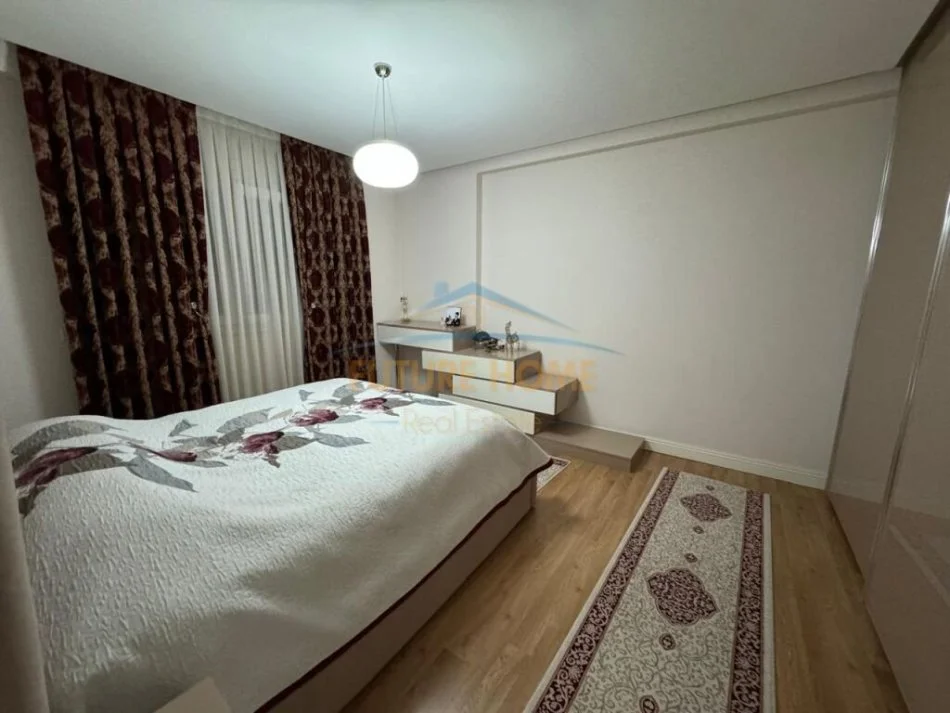 Tirane, jepet me qera apartament 2+1+Ballkon Kati 2, 103 m² 700 € (Kopshti Zoologjik)