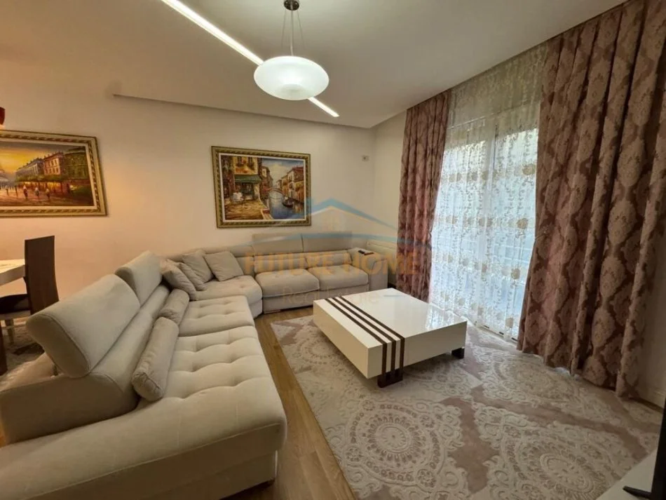 Tirane, jepet me qera apartament 2+1+Ballkon Kati 2, 103 m² 700 € (Kopshti Zoologjik)