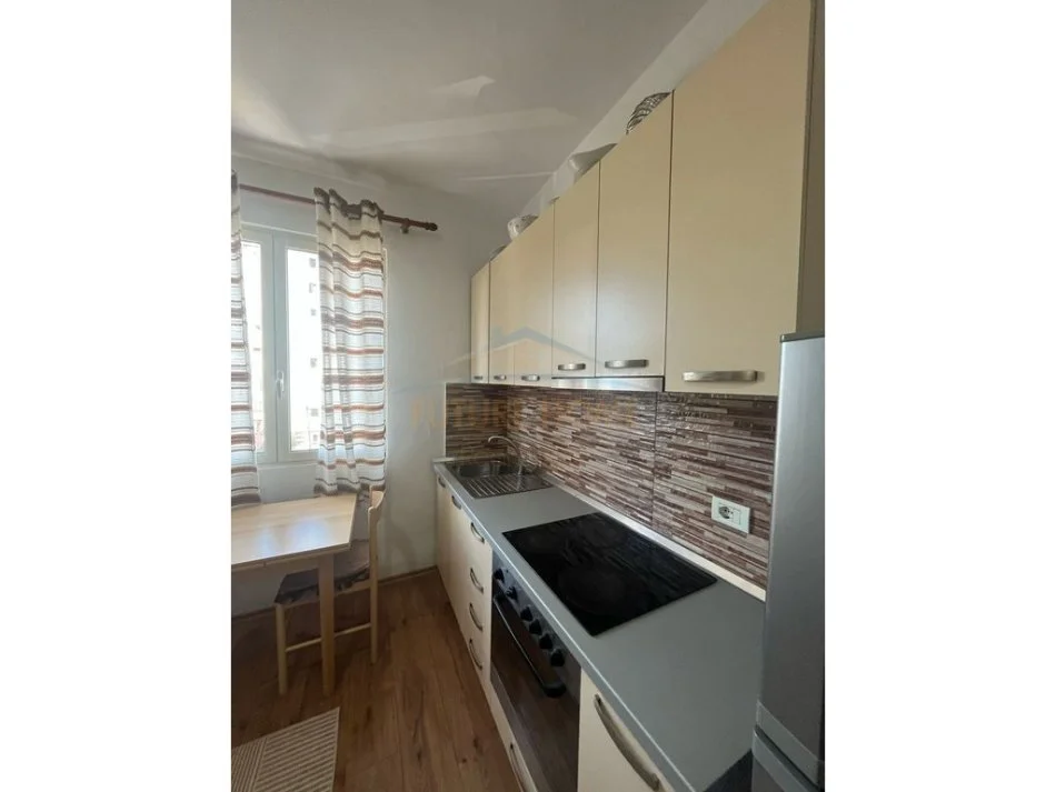 Tirane, jepet me qera apartament 2+1 Kati 5, 70 m² 600 € (21 Dhjetori)