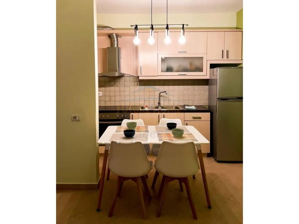 Tirane, shitet apartament 1+1 Kati 3, 61 m² 
