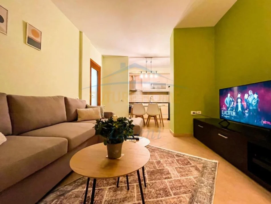 Tirane, jepet me qera apartament 1+1 Kati 3, 61 m² 600 € (Selvia)