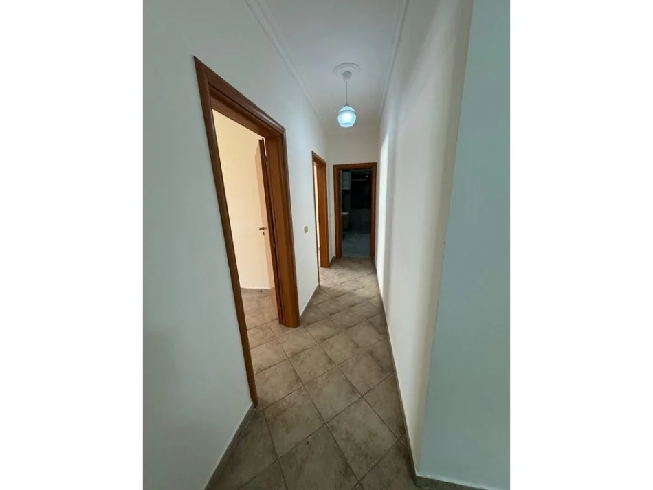 Tirane, jepet me qera apartament 2+1 Kati 2, 127 m² 700 € (Qender)