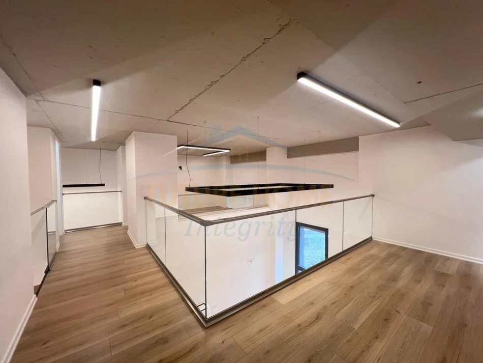 Tirane, jepet me qera apartament Dublex Kati 1, 140 m² 800 € (Porcelan)