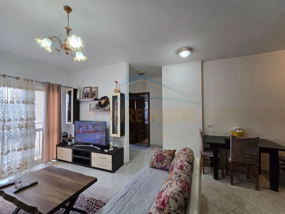 Tirane, shitet apartament 2+1+Ballkon Kati 2, 85 m² 156.500 € (Ish Fusha e Aviacionit)