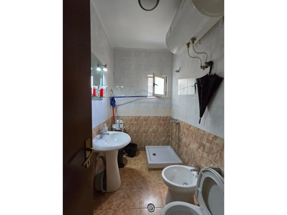 Tirane, shitet apartament 2+1+Ballkon Kati 2, 85 m² 156.500 € (Ish Fusha e Aviacionit)