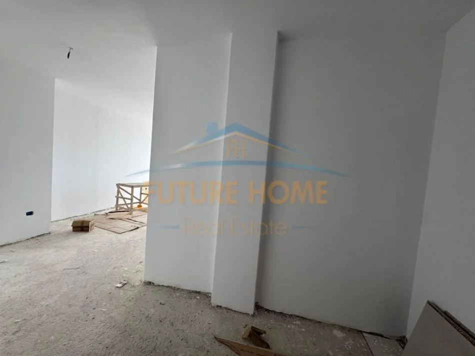 Qerret, shitet apartament 1+1 Kati 7, 81 m² 129.760 € (Kavaje)