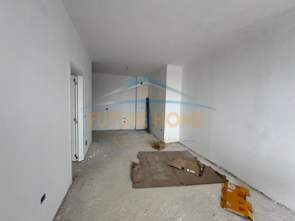 Qerret, shitet apartament 1+1 Kati 7, 81 m² 129.760 € (Kavaje)