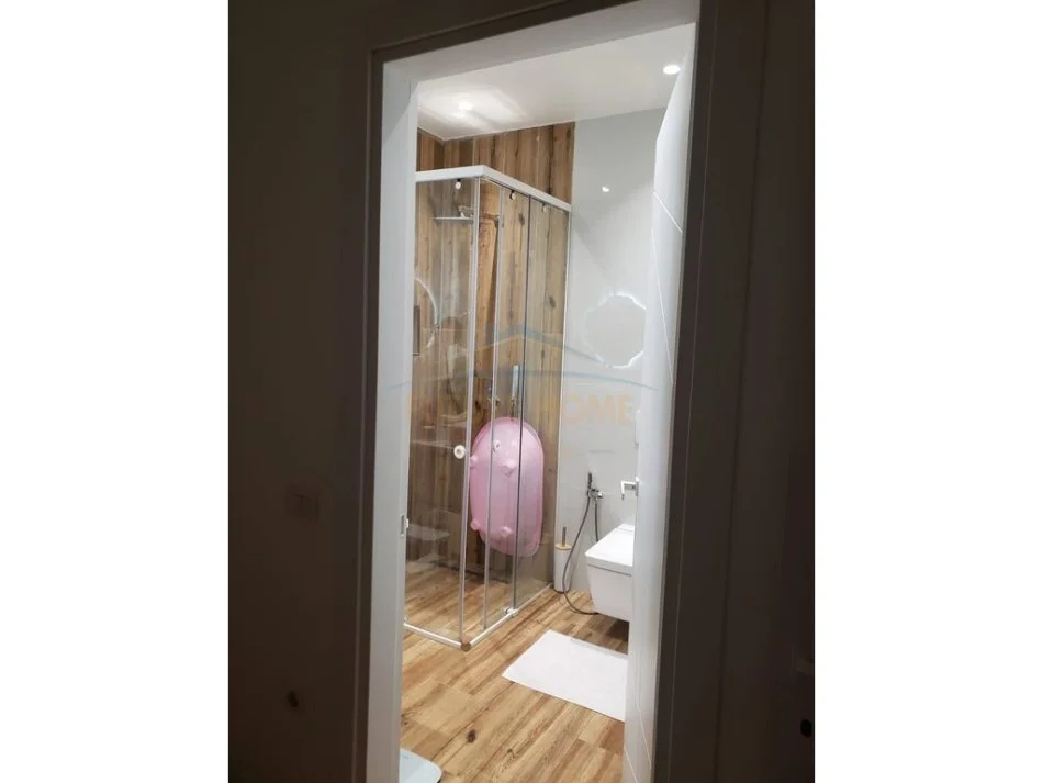 Tirane, shitet apartament 2+1 Kati 1, 118 m² 250.000 € (Unaza e re)